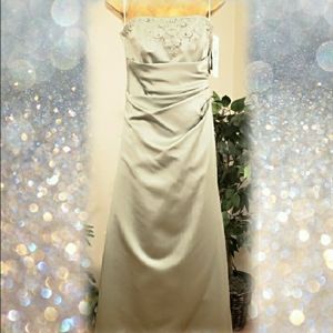 NWT DAVIDS BRIDAL SAGE BRIDESMAID DRESS